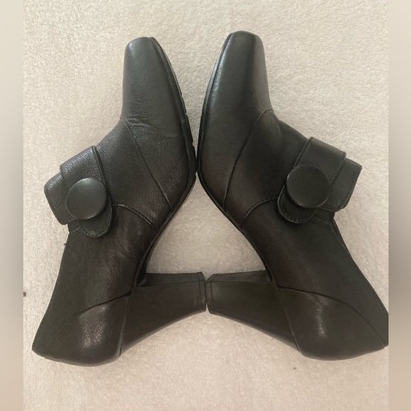 Clark’s Bendables heeled shoes - Picture 2 of 8